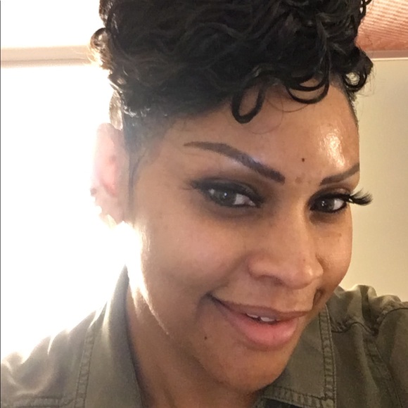 Meet your Posher, Veronica - Picture 2 of 3